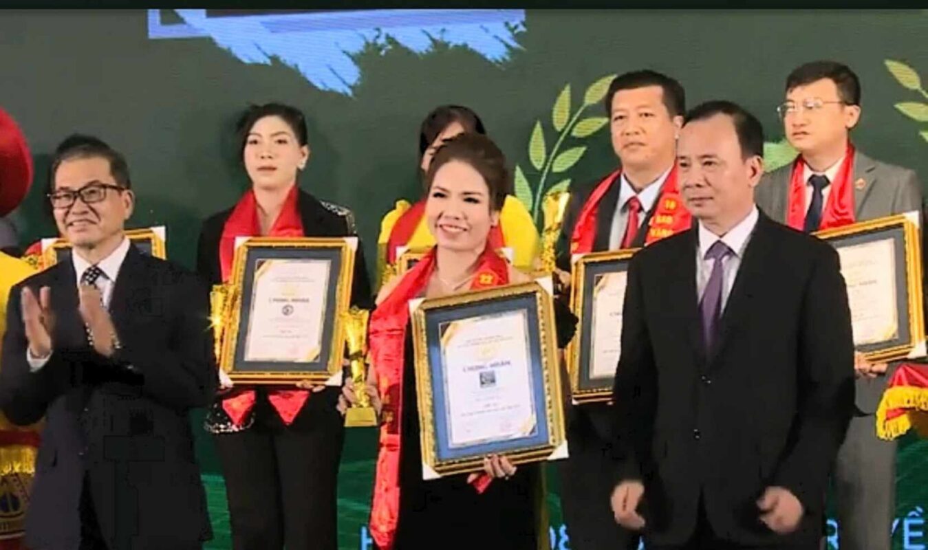 Hà Tĩnh: Sản phẩm nhung hươu, cao hươu, mật ong của thương hiệu Trầm Nhân đón nhận danh hiệu Top 10 chương Trình “Sao Vàng Thương hiệu Đất Việt 2024”